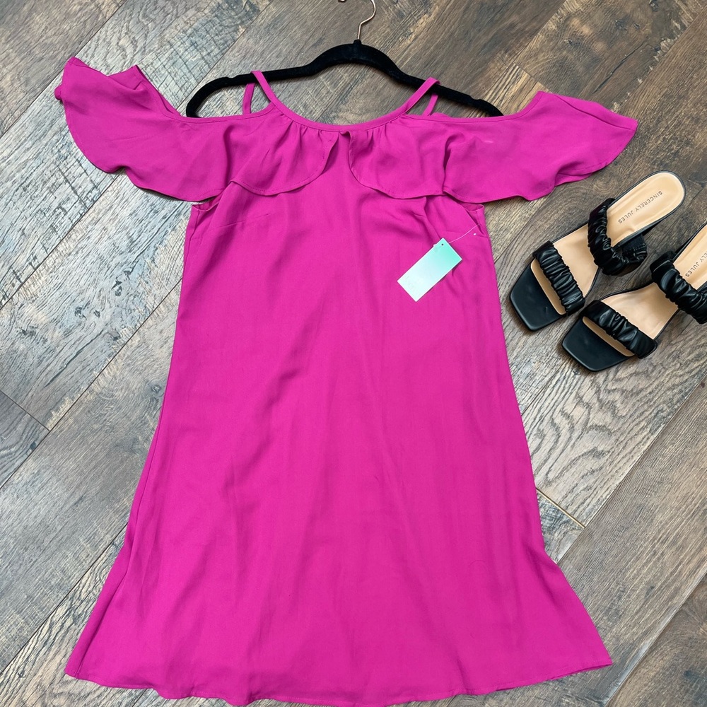 Bright pink summer dress! 👗
